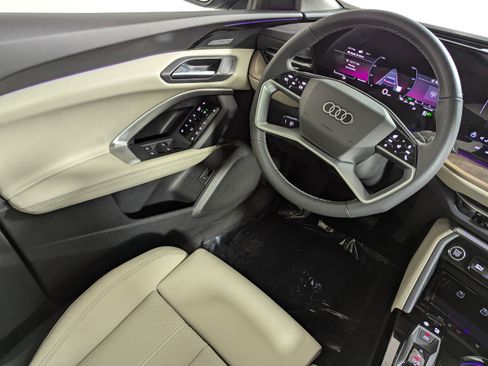 New 2025 Audi Q5 Prestige image 9