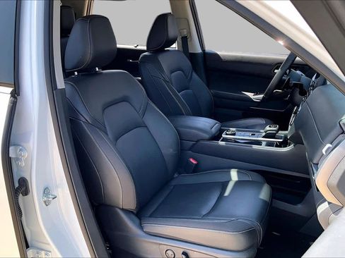 Certified 2025 Nissan Pathfinder SL w/ SL Premium Package AWD/4WD image 8