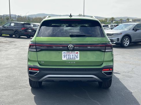 Used 2025 Volkswagen Taos SE w/ Panoramic Sunroof Package image 25