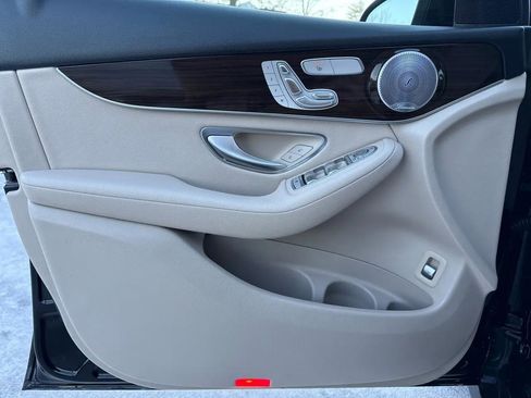 Used 2019 Mercedes-Benz GLC 300 4MATIC image 21