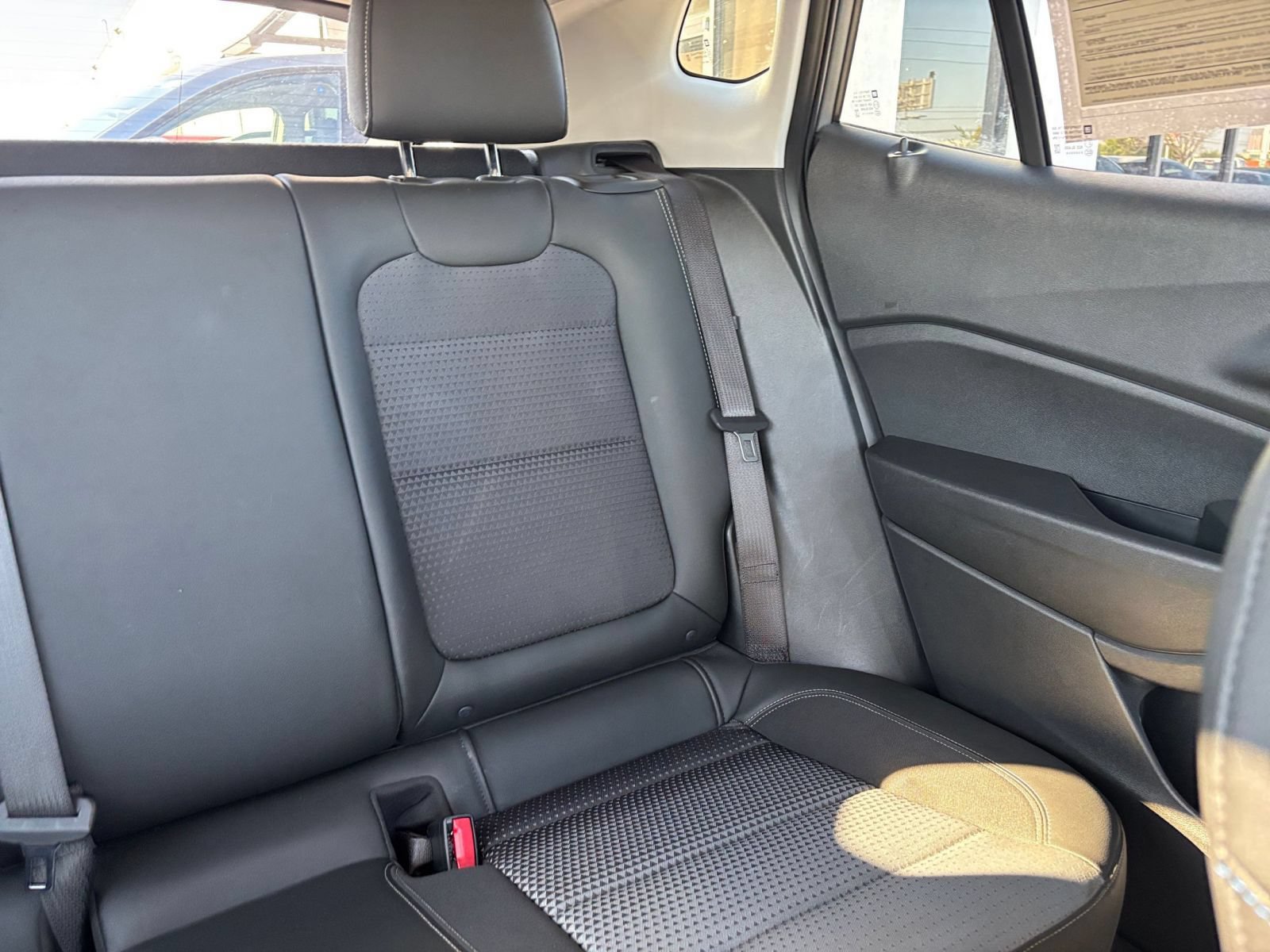 Used 2025 Chevrolet Trax LT FWD image 35