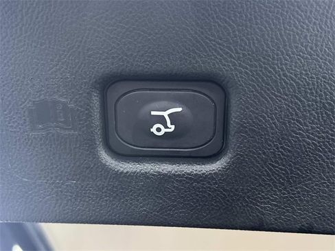 Used 2023 Lincoln Nautilus Reserve w/ Equipment Group 201A image 13