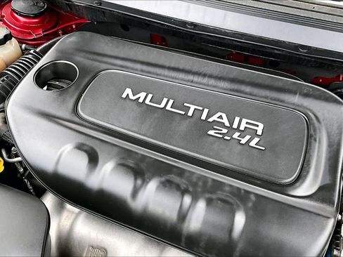 Used 2017 Jeep Cherokee Sport image 32