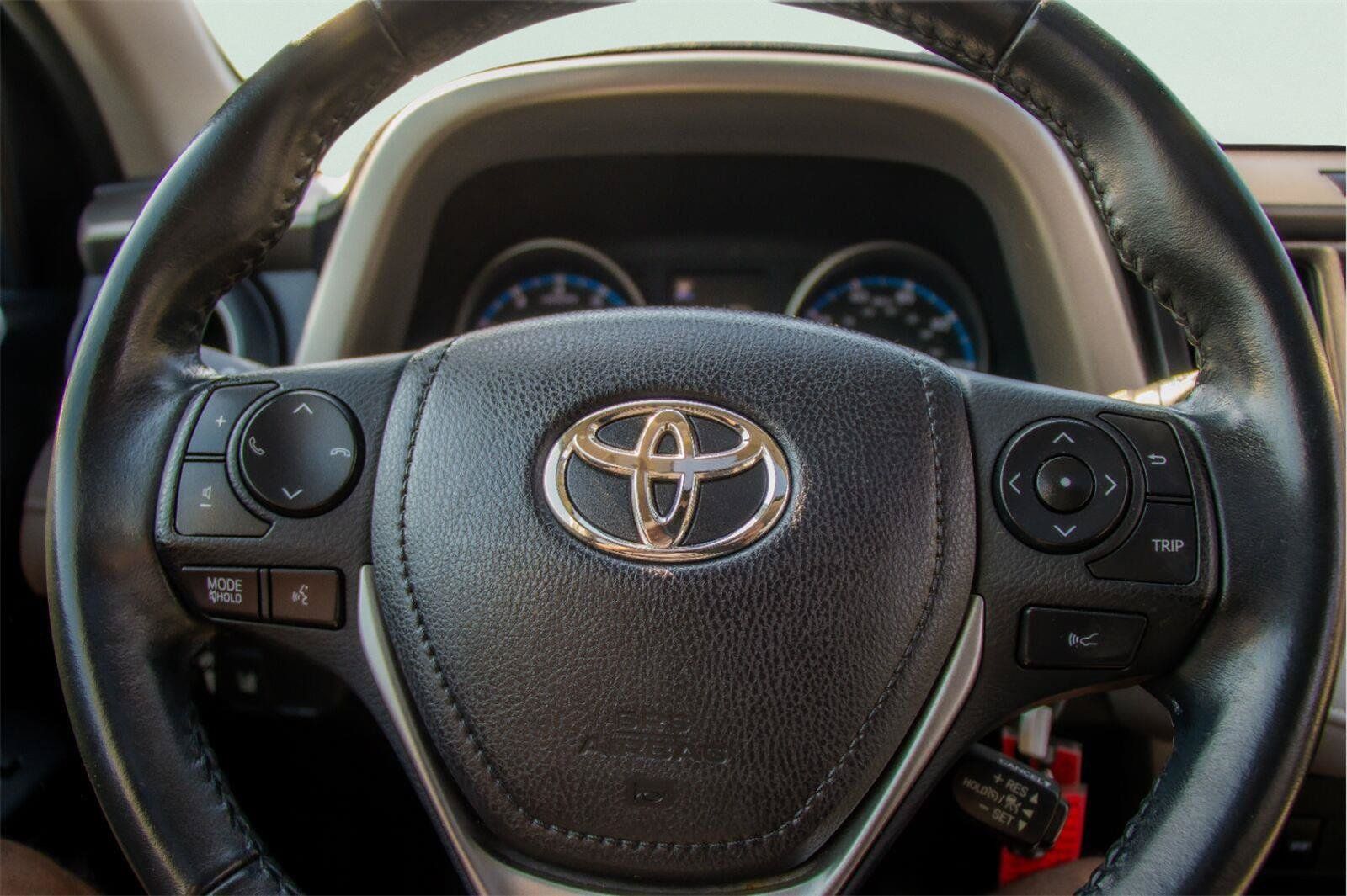 Used 2018 Toyota RAV4 XLE FWD image 11