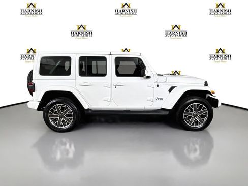Used 2023 Jeep Wrangler Unlimited Sahara AWD/4WD image 8