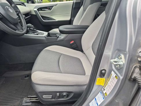 Used 2021 Toyota RAV4 XLE w/ Convenience Package AWD/4WD image 16