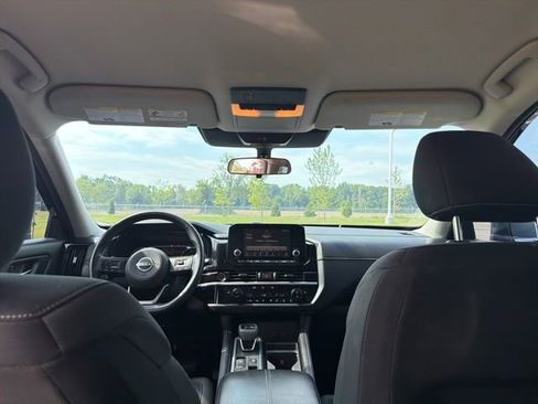 Used 2022 Nissan Pathfinder SV FWD image 18