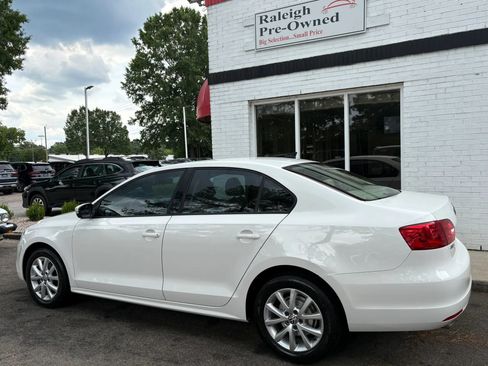 Used 2011 Volkswagen Jetta SE FWD image 7