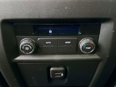 Used 2024 Chevrolet Traverse LT image 23