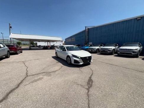 Used 2025 Nissan Altima 2.5 SV FWD image 16