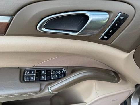 Used 2011 Porsche Cayenne S image 21