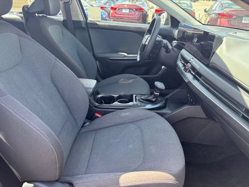Used 2025 Kia K4 FWD image 35
