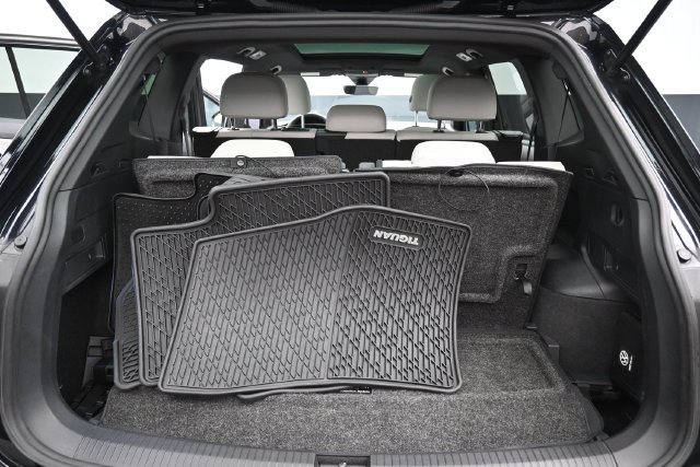 Used 2022 Volkswagen Tiguan SE R-Line FWD image 30