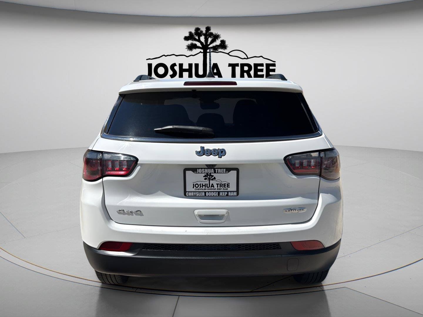 Used 2025 Jeep Compass Latitude AWD/4WD image 6