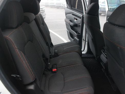 Used 2025 Honda Pilot Sport image 32