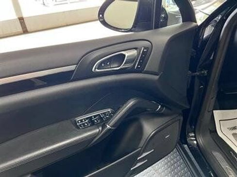 Used 2016 Porsche Cayenne S AWD/4WD image 13