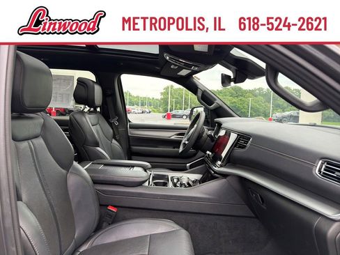 Used 2024 Jeep Wagoneer Series II AWD/4WD image 9
