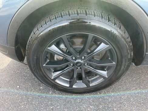 Used 2019 Ford Explorer XLT w/ Equipment Group 202A image 8