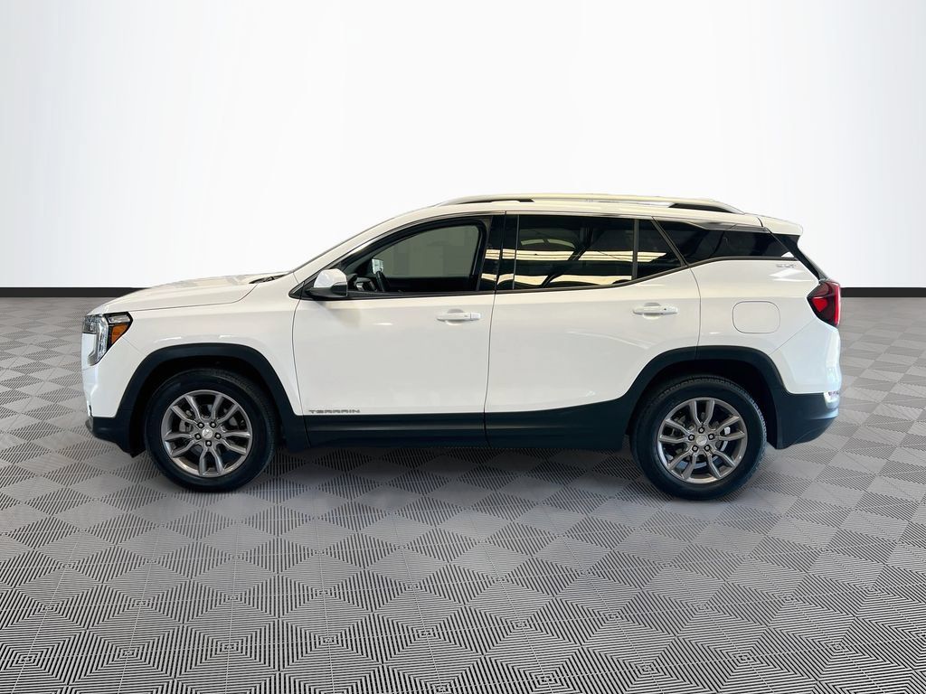 Used 2024 GMC Terrain SLT AWD/4WD image 4