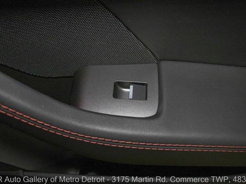 Used 2020 Jaguar F-TYPE R image 39