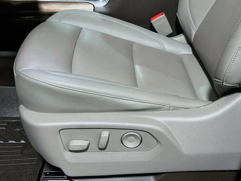 Used 2025 Chevrolet Silverado 1500 LT Trail Boss w/ Convenience Package II AWD/4WD image 18