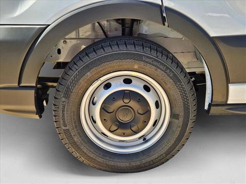 New 2025 Ford Transit 250 148 Medium Roof image 10