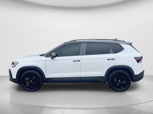 New 2026 Volkswagen Taos SE FWD image 5