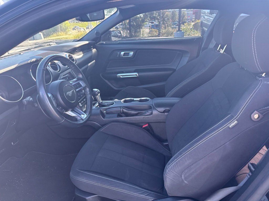 Used 2020 Ford Mustang Coupe RWD image 9
