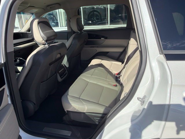 Used 2024 Lincoln Nautilus Premier AWD/4WD image 19