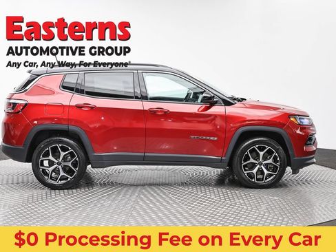 Used 2025 Jeep Compass Limited AWD/4WD image 4