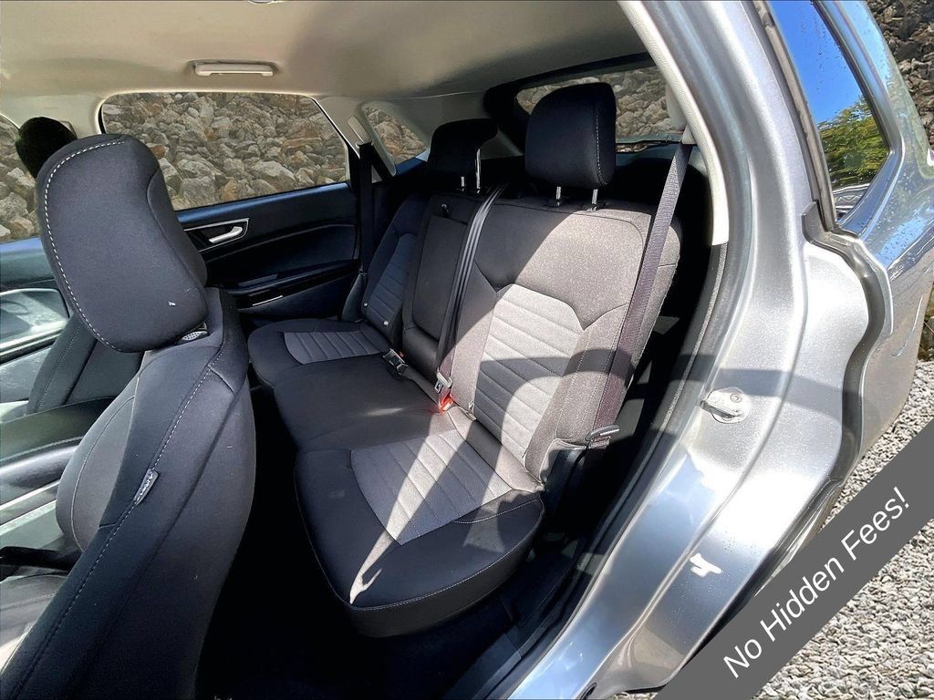 Used 2020 Ford Edge SE FWD image 22