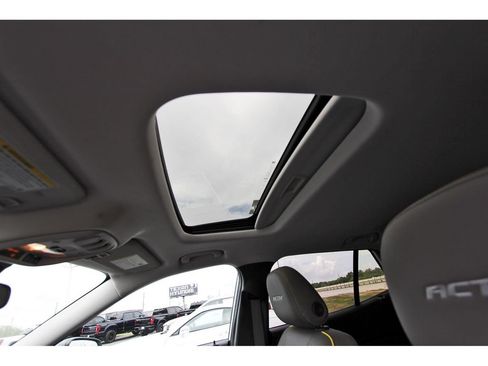 Used 2024 Chevrolet Trax ACTIV w/ Sunroof Package FWD image 34