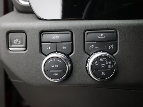 Used 2023 GMC Sierra 1500 Elevation w/ Preferred Package AWD/4WD image 18