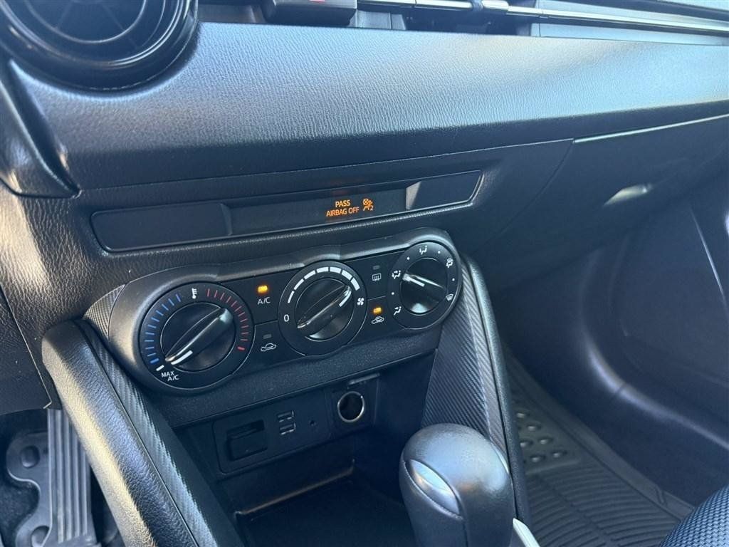Used 2019 Toyota Yaris L FWD image 17