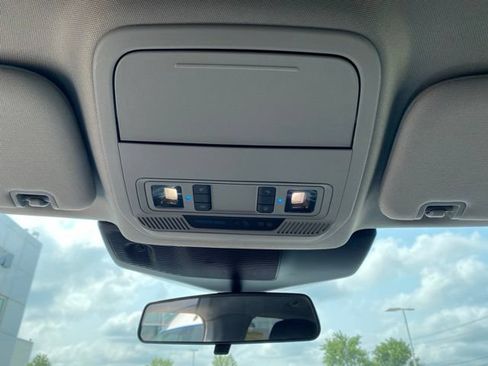 Used 2021 Ford Explorer XLT w/ Equipment Group 202A AWD/4WD image 15