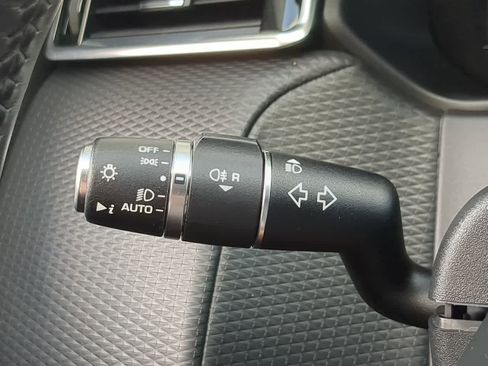 Used 2019 Land Rover Range Rover Velar S image 28