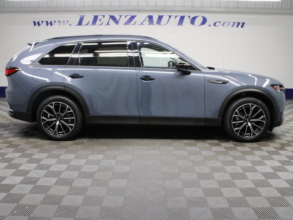 Used 2025 MAZDA CX-70 Plug-In Hybrid w/ Premium Pkg AWD/4WD image 2