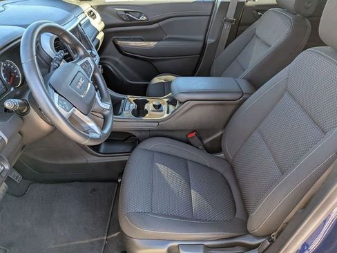 Used 2023 GMC Acadia SLE image 12