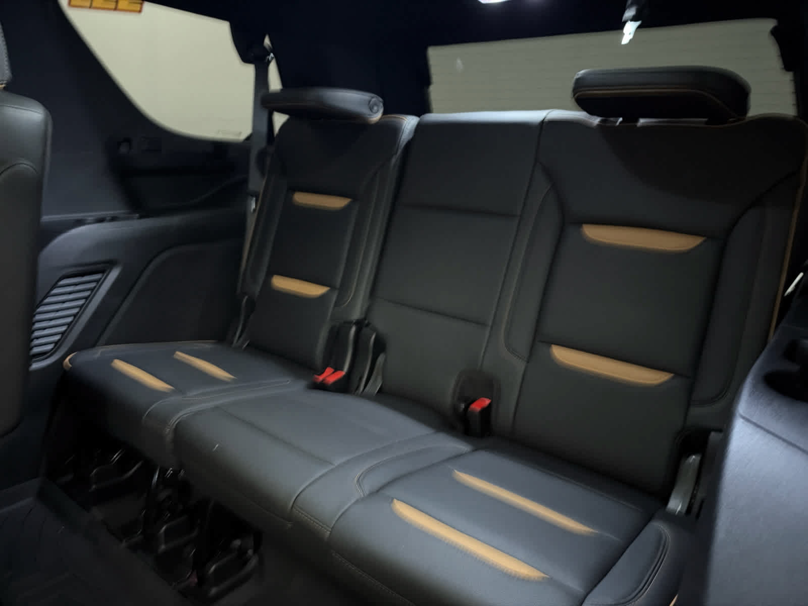 Used 2024 GMC Yukon AT4 AWD/4WD image 17