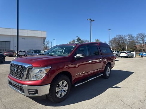 Used 2018 Nissan Titan SV image 8
