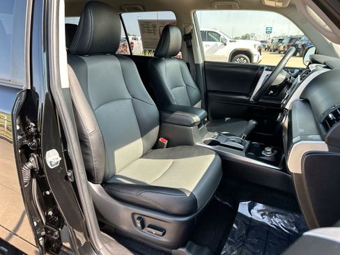 Used 2022 Toyota 4Runner SR5 Premium image 23