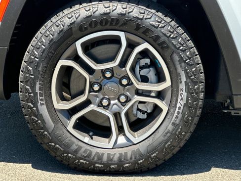 New 2023 Jeep Grand Cherokee Trailhawk w/ Advanced Protech Group II image 25