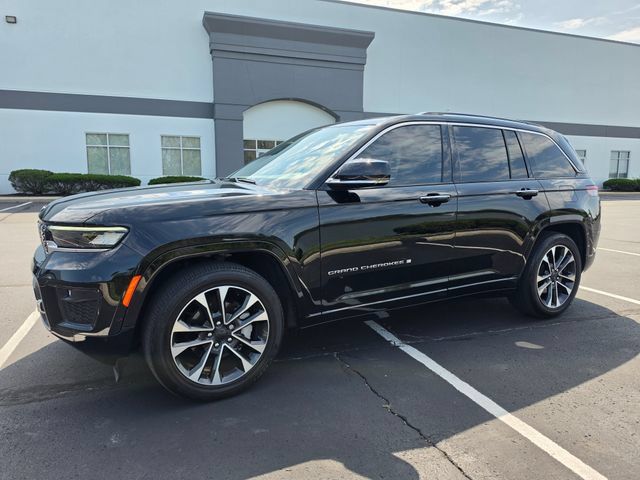 Used 2023 Jeep Grand Cherokee Overland AWD/4WD image 10