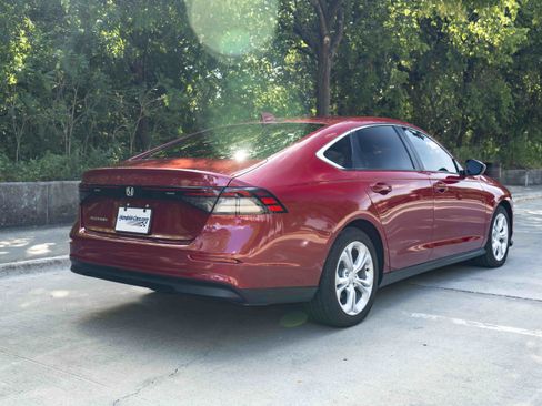 Used 2025 Honda Accord LX image 9