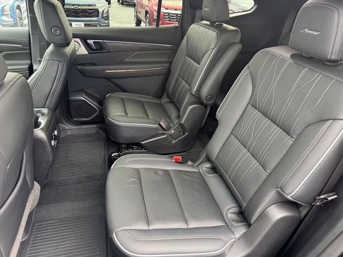 Used 2025 Buick Enclave Avenir w/ Super Cruise Package image 6