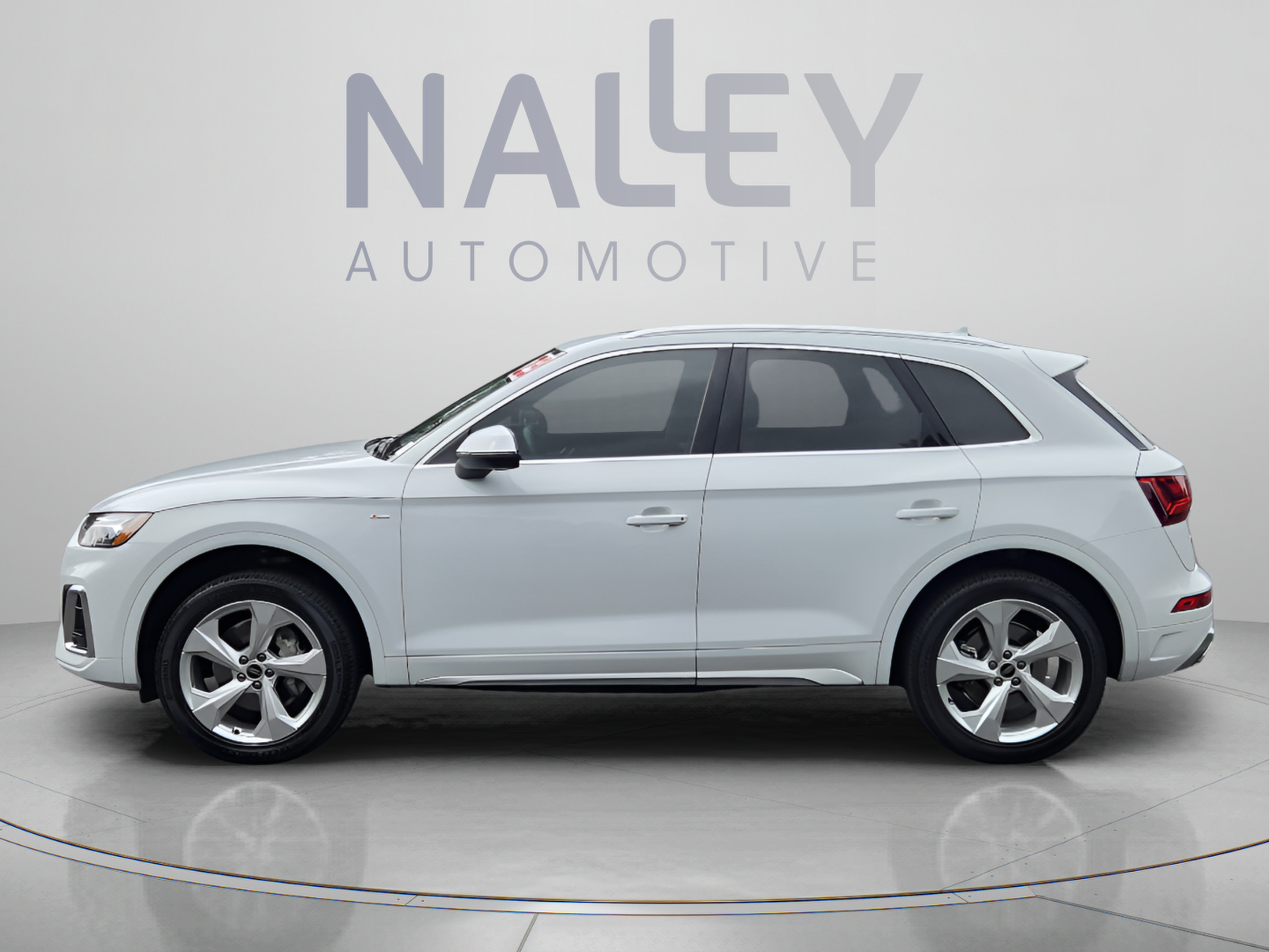 Used 2023 Audi Q5 2.0T Premium Plus w/ Premium Plus Package AWD/4WD image 2