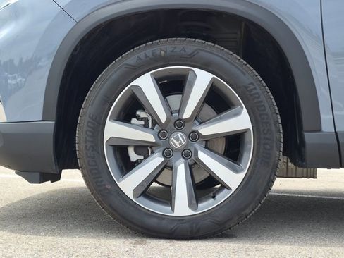 Used 2025 Honda Pilot Elite image 24