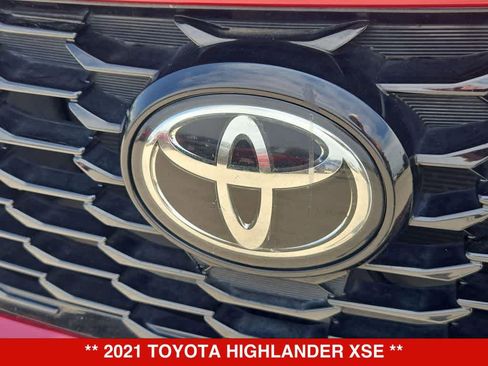 Used 2021 Toyota Highlander XSE FWD image 11