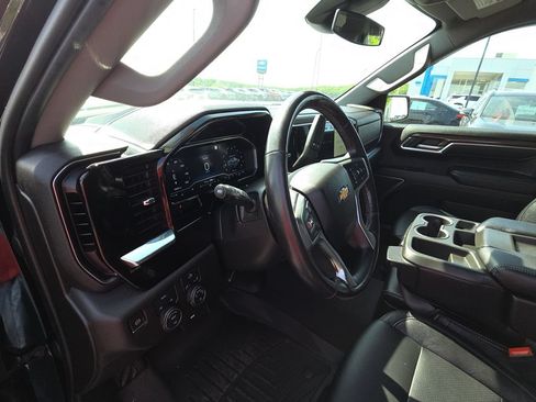 Used 2022 Chevrolet Silverado 1500 LT AWD/4WD image 16