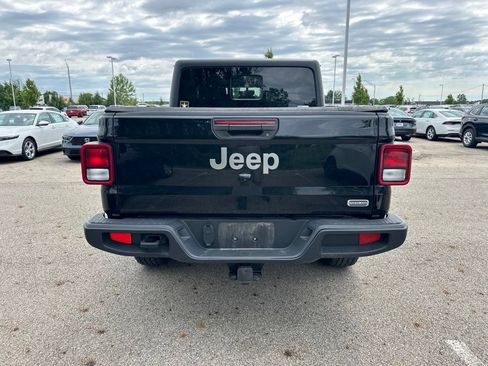Used 2022 Jeep Gladiator Overland w/ Trailer Tow Package AWD/4WD image 10